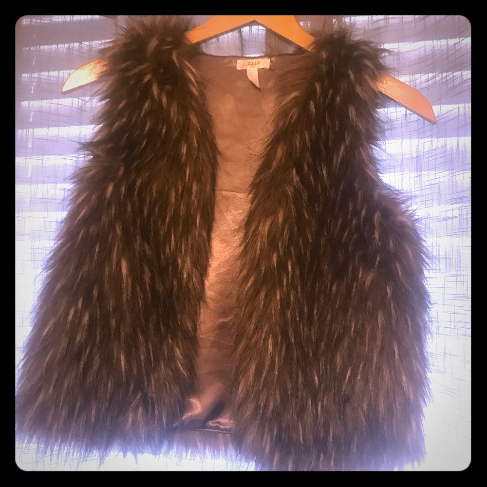 Women’s Faux Fur Vest like new (worn once!) XL
